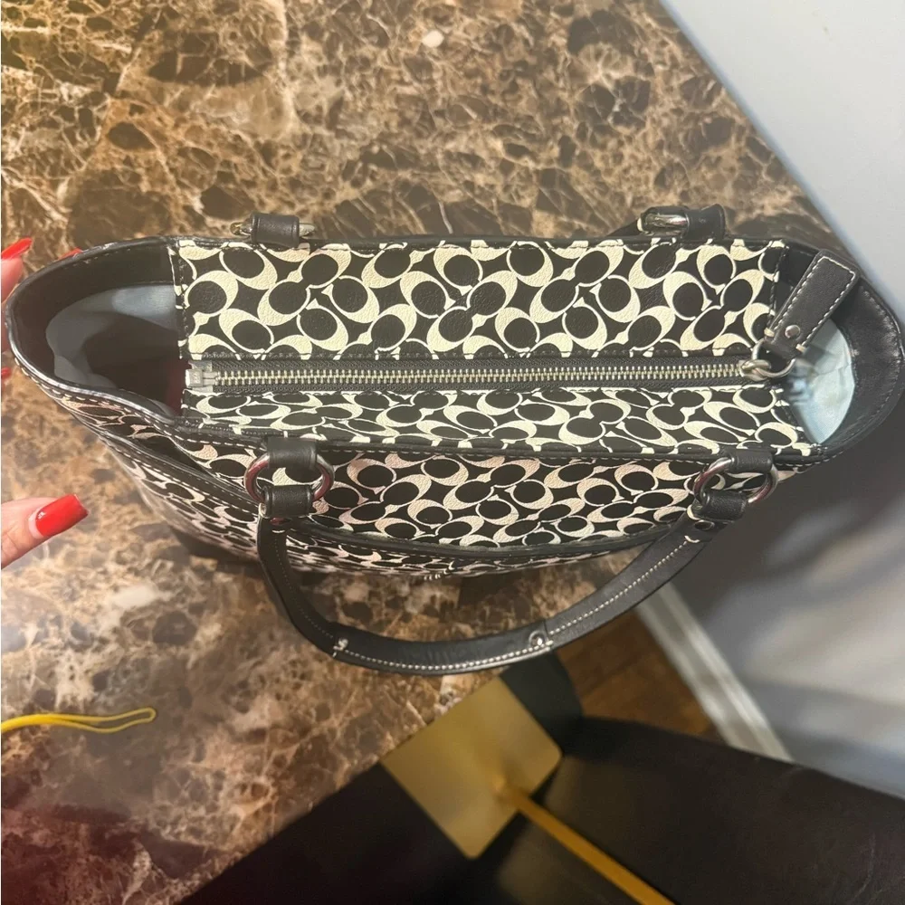 🖤 Coach Chelsea Heritage Stripe Signature Tote F15137 Black White